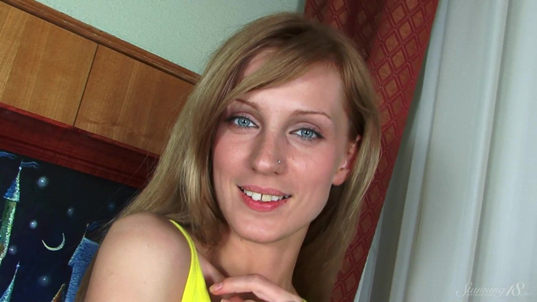 Stunning18: Sexy e linda