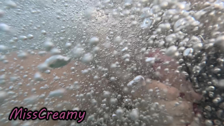 Miss Creamy: Veřejný bazén nevlastní sestra čůrák ukazuje riskantní honění dav sledování cumshot 4K