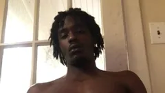 坐在椅子上抚摸我的大黑屌大量射精
