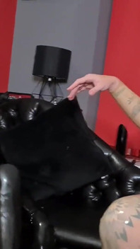 Spocona sofa jebanie