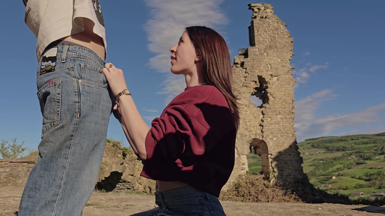 Tate: Amateur Whore Wants Cock at Outdoors Deepthroat with Stranger