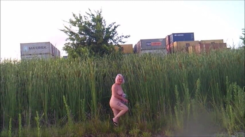 naughtynikki777: Naughty Window Washing Girl- Outdoors