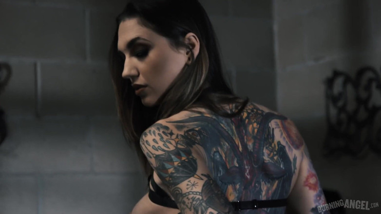 Burning Angel: Burning angel - rocker si cewek hot rocky emerson dilumuri minyak...