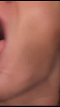 Calda e troia milf con grandi tette in un trio con doppia penetrazione e sperma caldo