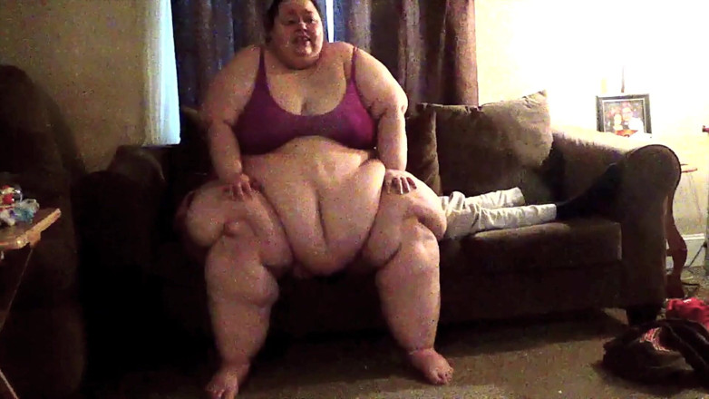 Full Weight Productions: Att titta på tv med Nora är en farlig aktivitet
