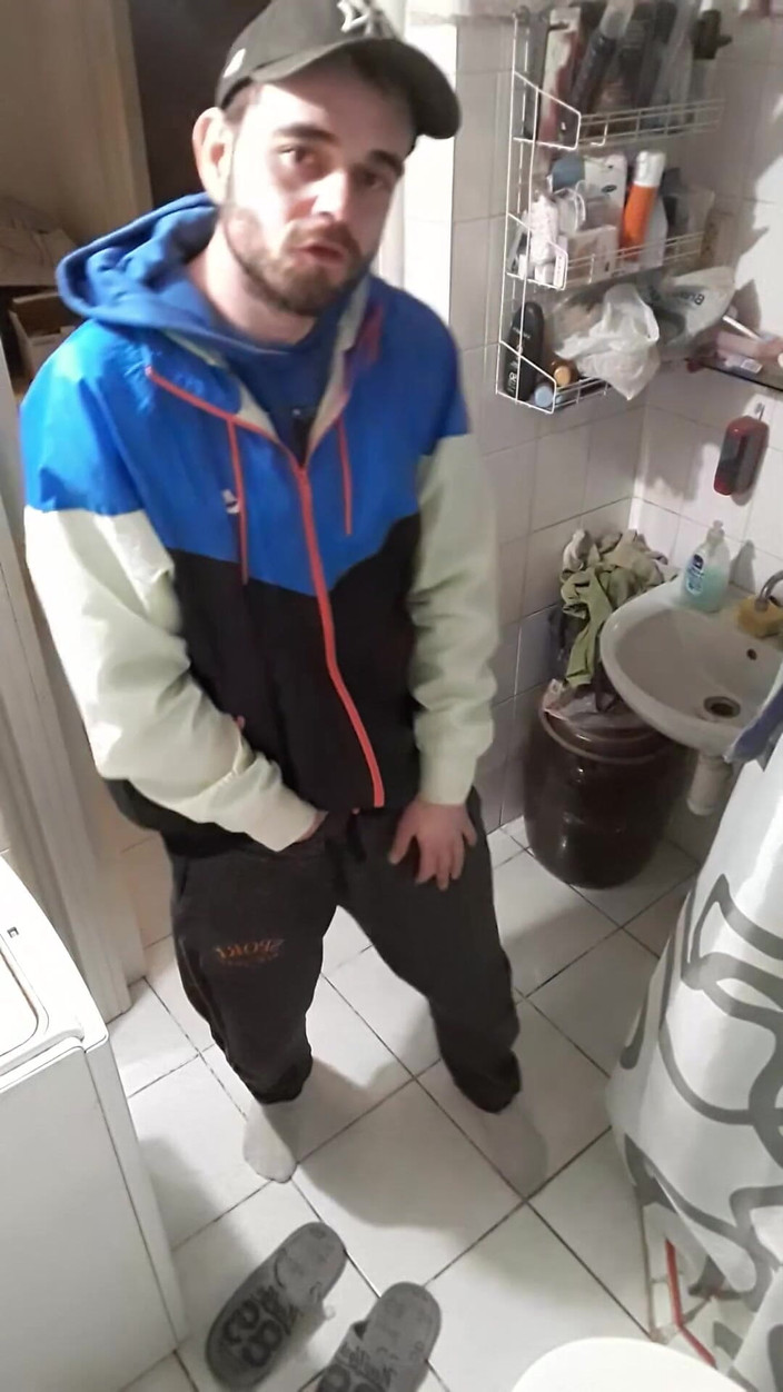 jerkofflover: Ich zu meinem Ex-Freund im Badezimmer, weil er eingeschlafen ist...