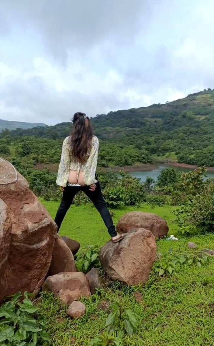 Marathi Queen F: नवीनतम आउटडोर उजागर और छेड़ने वाला वीडियो