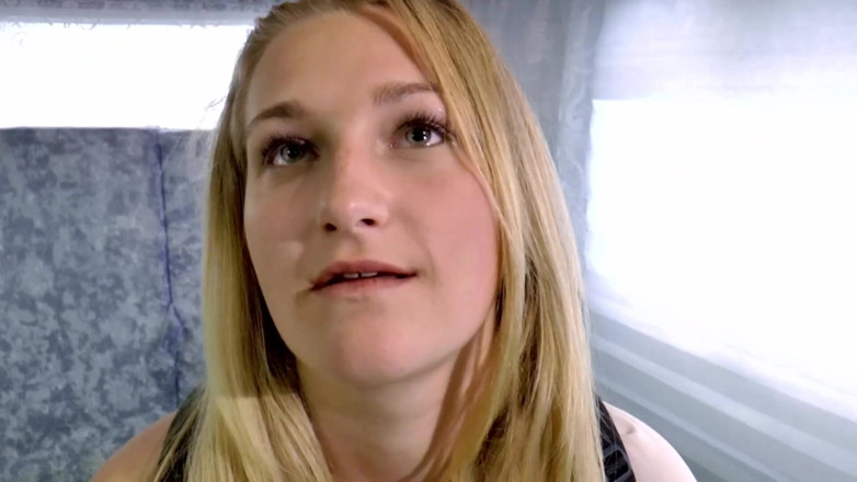 Deutschland porn: Sexe vieux et jeune dans le camping-car