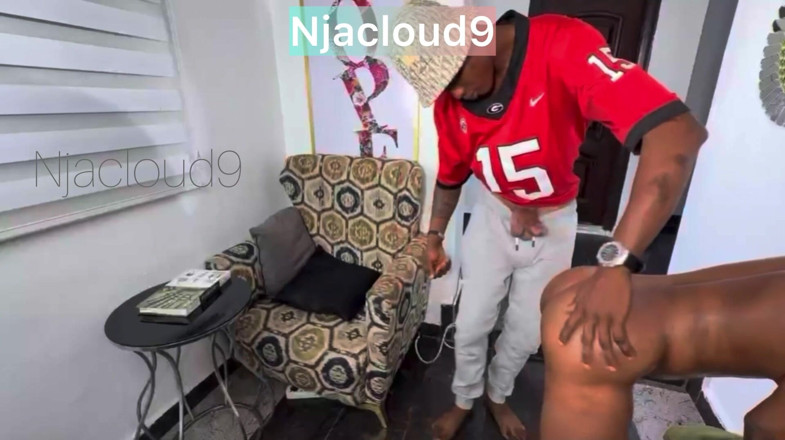 Nja cloud: 宽瘦绝望的铜女孩为工作照顾我的鸡巴