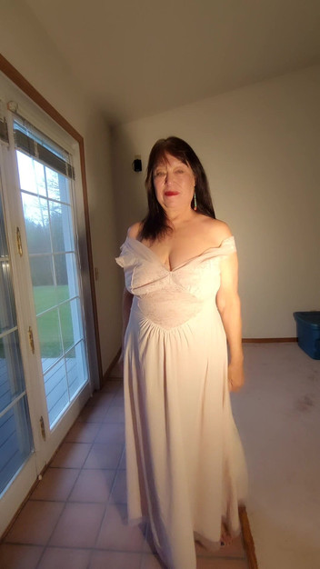 Zilah Luz: Mă simțeam goală și mă atingeam! Bunicuță cu pizdă păroasă