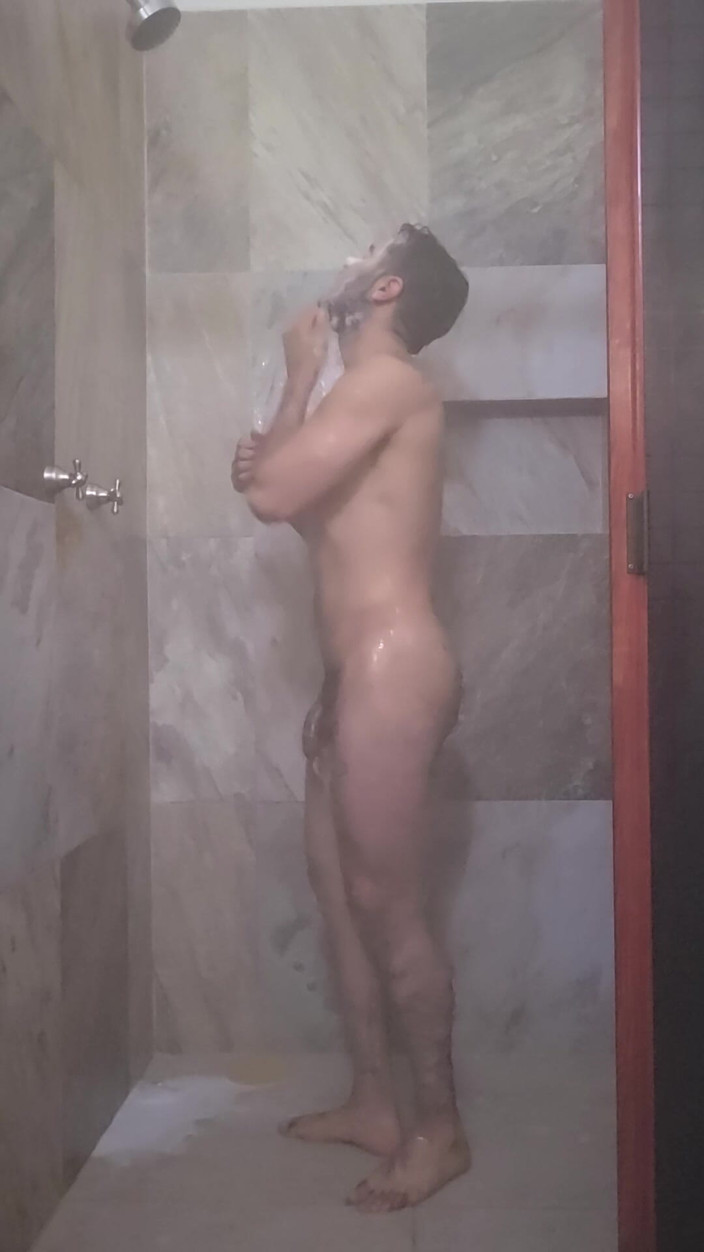 Alxndr McFee: BENIMLE DUŞ ALIR MISIN?