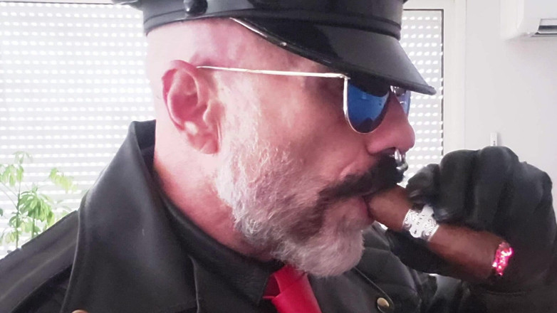 MusclesCigarsFFPig: Red Tie in Full Langlitz