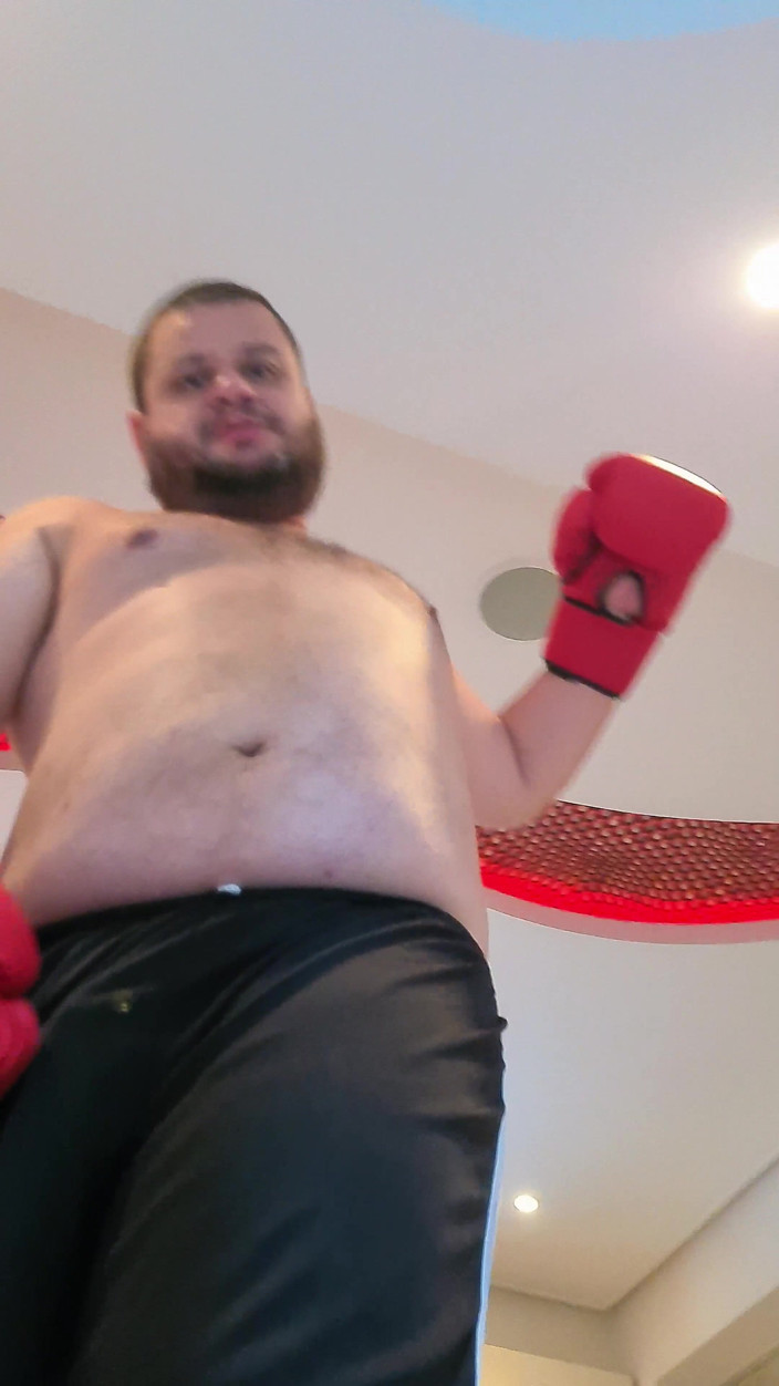 Punchbagplz: (em primeiro plano) Urso boxeador dominando você