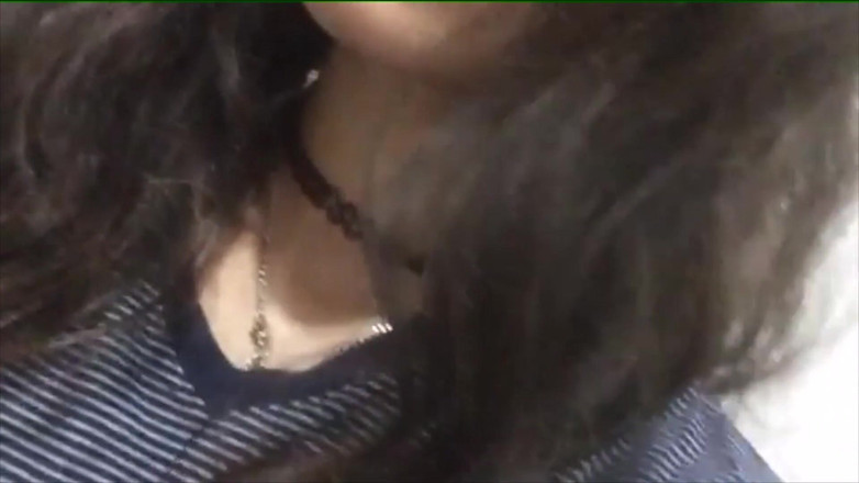 Adorable Teen: Une jeune fille soumise sexy enfile sa lingerie érotique et masturbe...