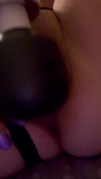 Den Här Natten Ensam I Min Säng Med Min Vibrator På Videon För Min Fanclub