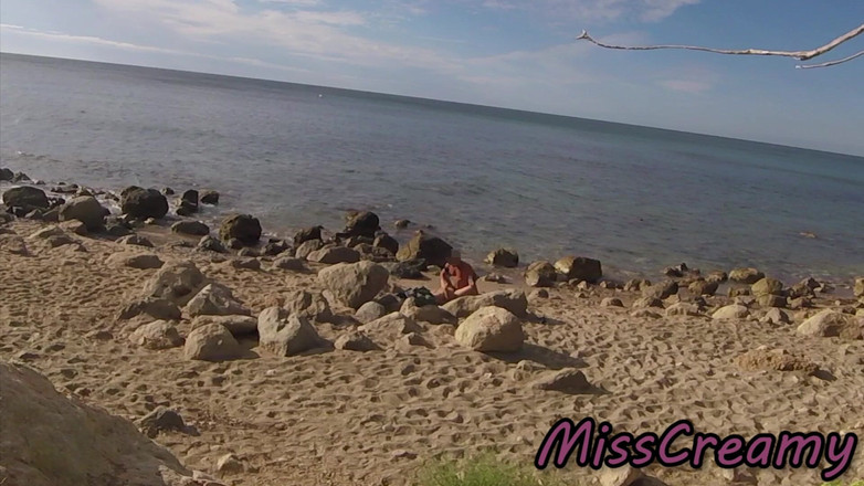 Miss Creamy: Незнайомці спіймали мою дружину, яка торкалася і трахала мій великий член на нудистському пляжі