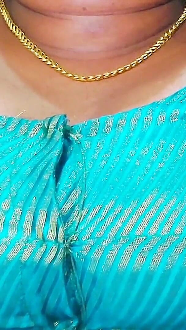 Desi Mohini: Bade Bade Dudh Bhabhi Ke Boobs Series 1