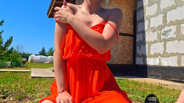 Karina_Doll: +18 Przyrodnia siostra bawi się z kutasem w miejscach publicznych,...