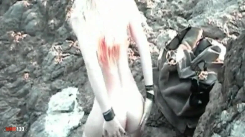 MMM100: Jessica: Blonde Playing at the Beach