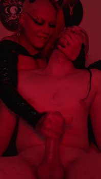기꺼이 추종자를 따먹는 섹스 악마