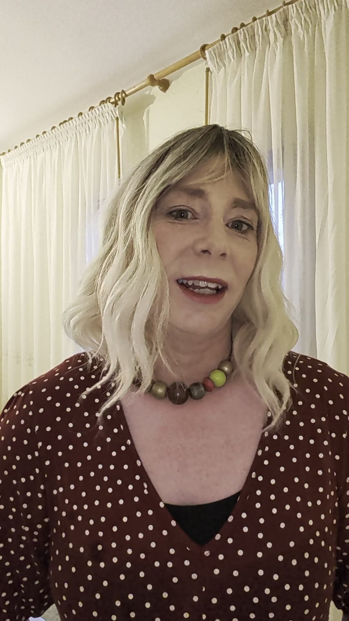 Nikki T Gee: Getting Naked on Holiday