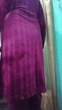 Indian transsexual Gaurisissy Arătând sexy în roz Salwar Kurta arătând ca o gospodină curvă