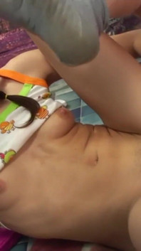 StepUncle mu vykouří ptáka jeho 18letá holka.