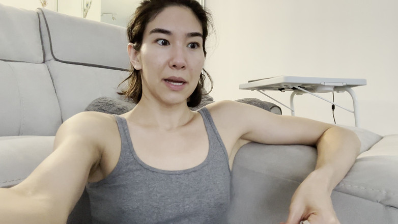 Ms_Emmy_Lynn: Masturbasi: cewek kulit hitam lagi asik fingering memeknya sampai muncrat