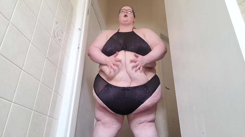 SSBBWLadyBrads: La tua grassa spogliarellista obesa