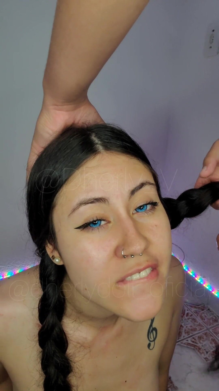 DherlyDoll: उसने सुंदर विनम्र की तरह मेरा लंड मस्ती से चूसा