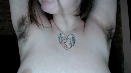 Rose Sharp: lízání chlupaté jámy si užívají bodytour a chlupatou kundičku