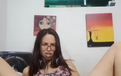 Linda chica divirtiéndose
