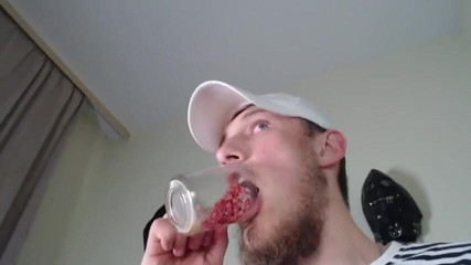 Hunky time: Alpha pokazuje stopy i robi dźwięk burb