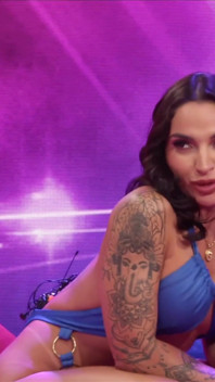 Potěšení kombo líbání, masturbace a skupinový sex mezi lahodným brazilskými ženami