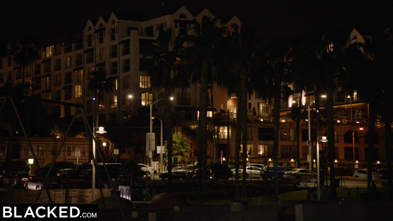 Blacked: Dihitamkan magang terangsang tidak bisa menghentikan dirinya sendiri di sekitar...