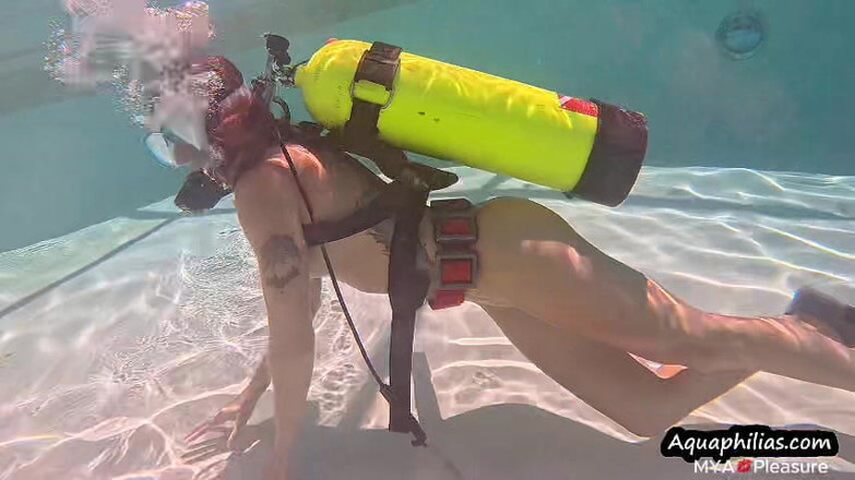 MYA Pleasure: Scuba flexing kaslı üvey anne