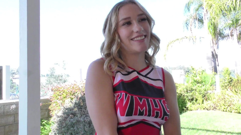 Hefburg: La cheerleader ha un po' di crema