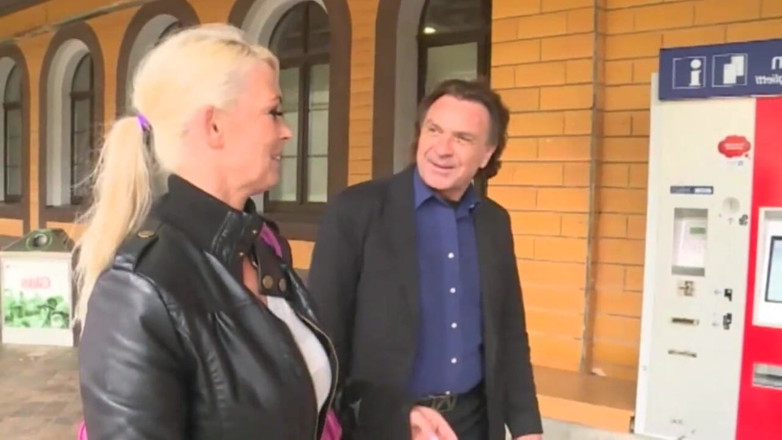Deutschland porn: Gadis hot rambut pirang dengan toket besar dientot sama orang...