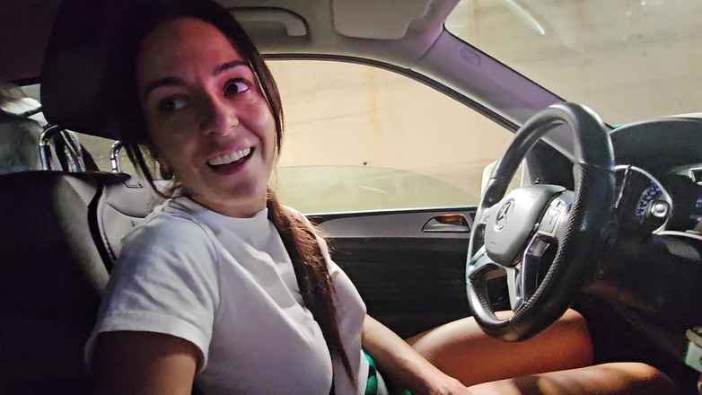 Ferrero anal experience: Si Dia mengambil zakar saya di tangannya semasa kami terperangkap...