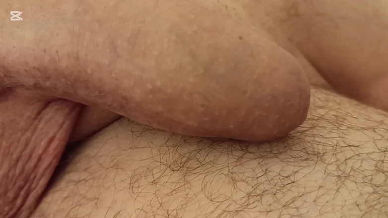 Whispering man: 用一点油玩弄你的阴茎