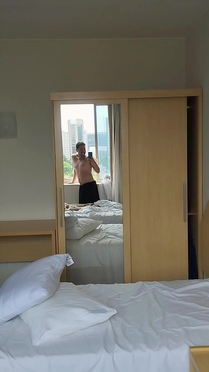 Marcosninfo: L'ho mostrato dentro la stanza perché un amico etero mi...