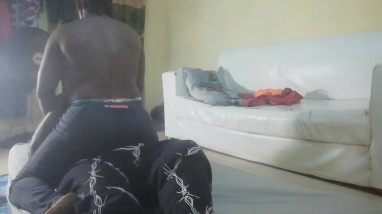 Pornsexlive: Moje nevlastní máma mě svlékla donaha, aby mě mohla šukat