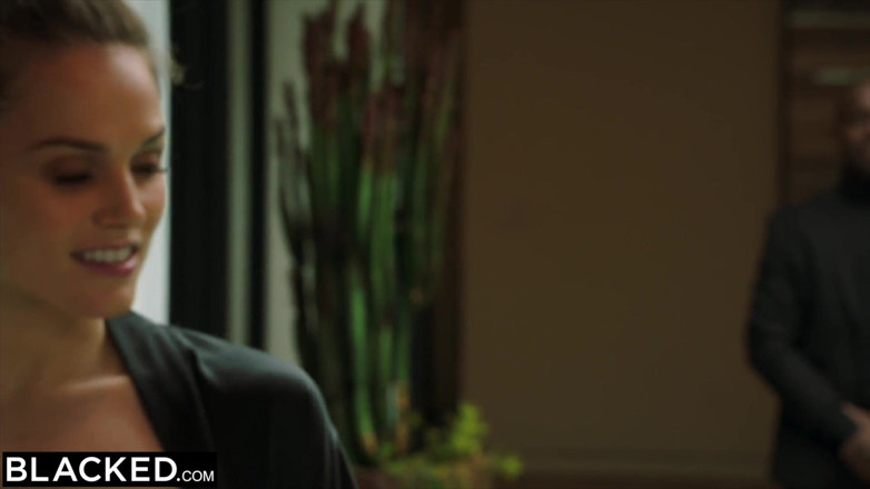 Blacked: BLACKED - Tori Black berkongkek sengit dengan pengawal peribadinya