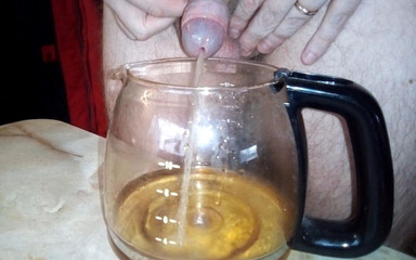 Sex hub male: John is peeing all into the coffee pot