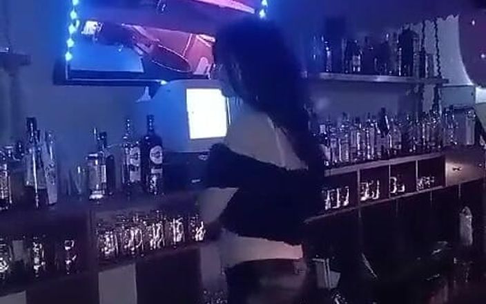 Spaingirl Natalie: Barmen Striptiz