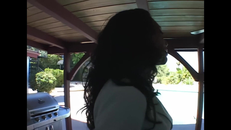 Blitzporn: Nyomi Banxxx: Bellezza Nera Suprema per Due Cazzi Bianchi