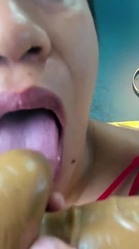 Oral seks sert orta yaşlı seksi kadın