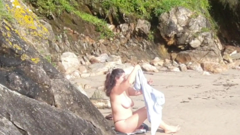 ExpressiaGirl: Dick Flash on the Beach. I Jerk off to a...