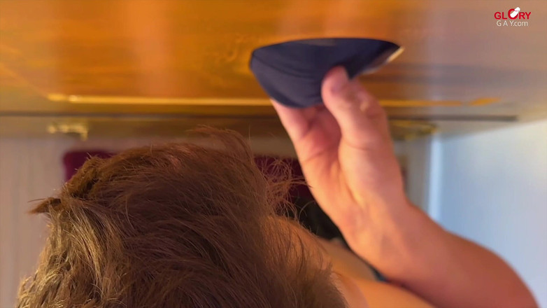 GLORYHOLEGAYS: Taboo Gloryhole First: Smal blond tonåring (18) Blown Wild av Gay...