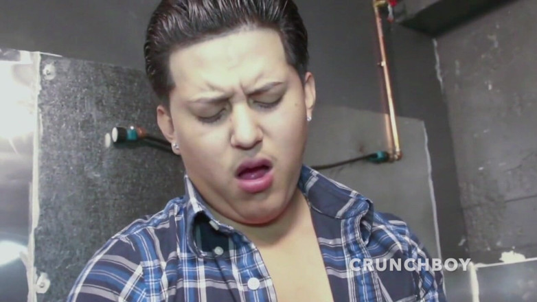 Crunch Boy: Merangkap pada torunya adalah kaki